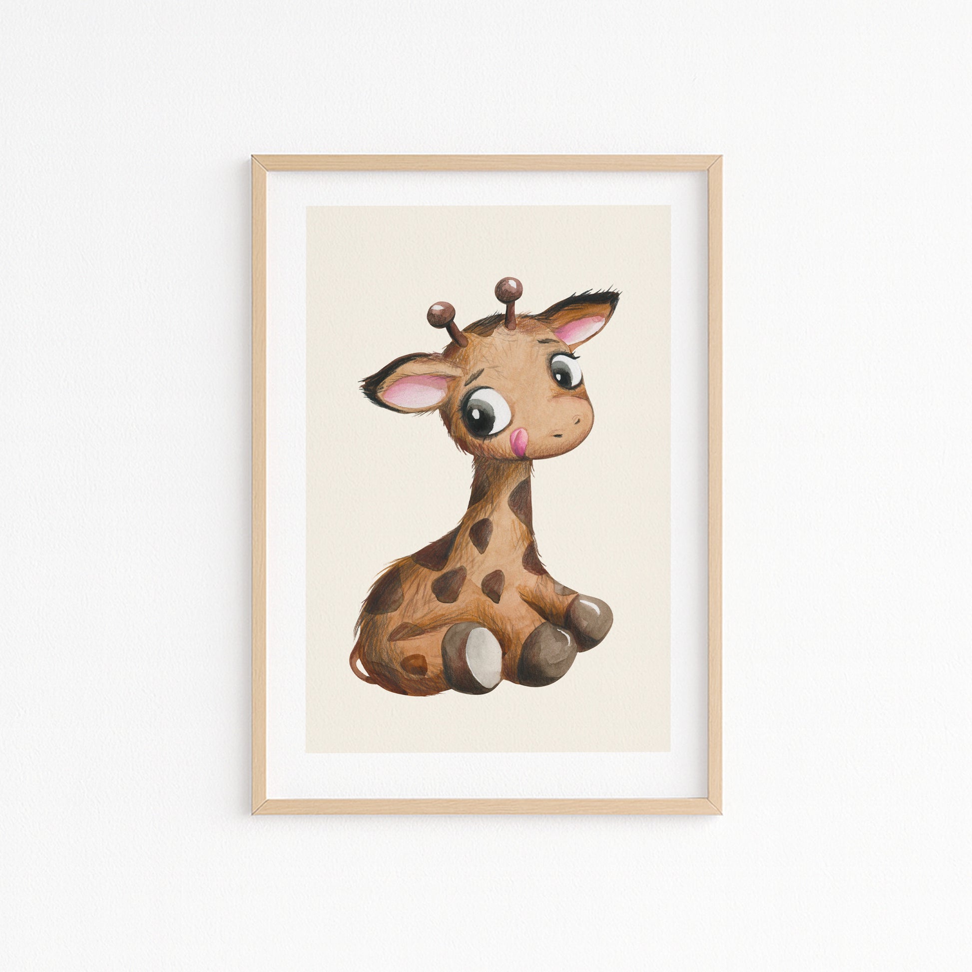 Kinderzimmerbild mit einem gemaltem Giraffe auf beigen Hintergrund. Poster für das Kinderzimmer Babyzimmer