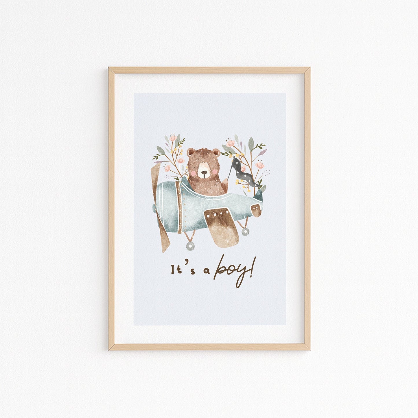 Kinderzimmerbild mit einem Bär in einem Flugzeig und dem Text it´s a boy poster für das Kinderzimmer