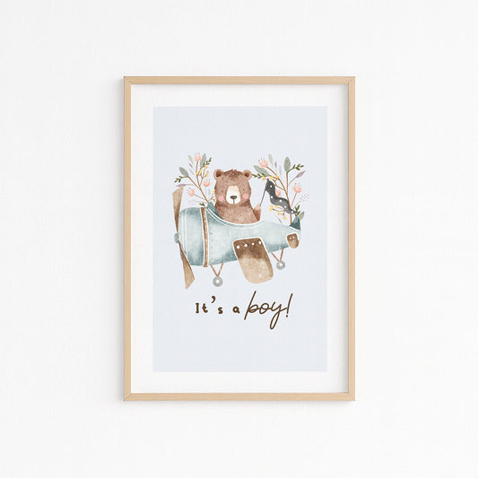 Kinderzimmerbild mit einem Bär in einem Flugzeig und dem Text it´s a boy poster für das Kinderzimmer