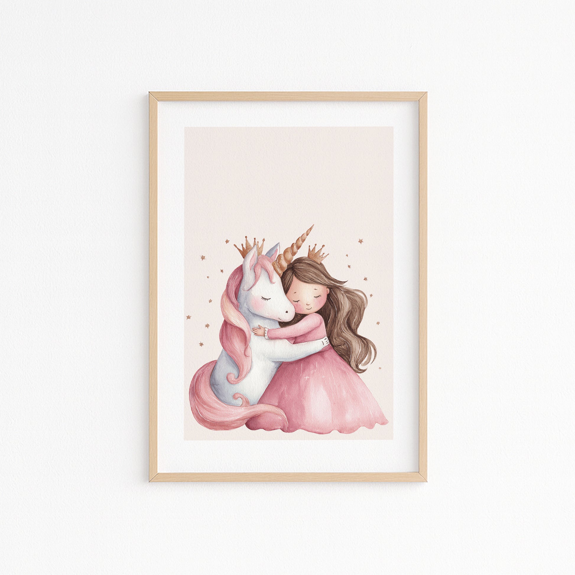 Kinderzimmerbild mit einem gemaltem Einhorn und Prinzessin die sich umarmen.  Poster für das Kinderzimmer 