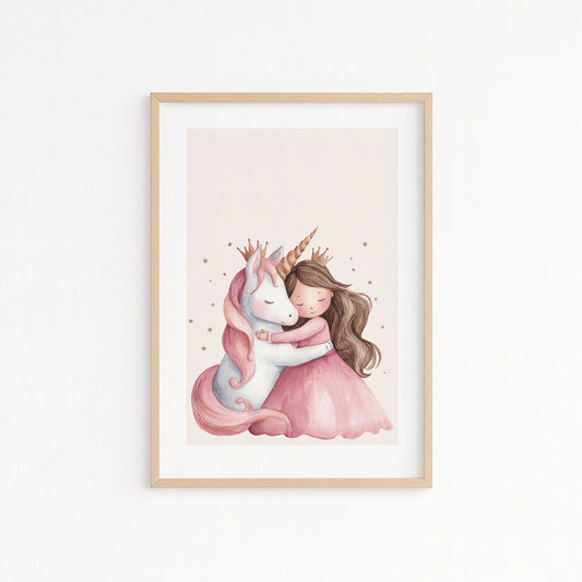 Kinderzimmerbild mit einem gemaltem Einhorn und Prinzessin die sich umarmen. Poster für das Kinderzimmer