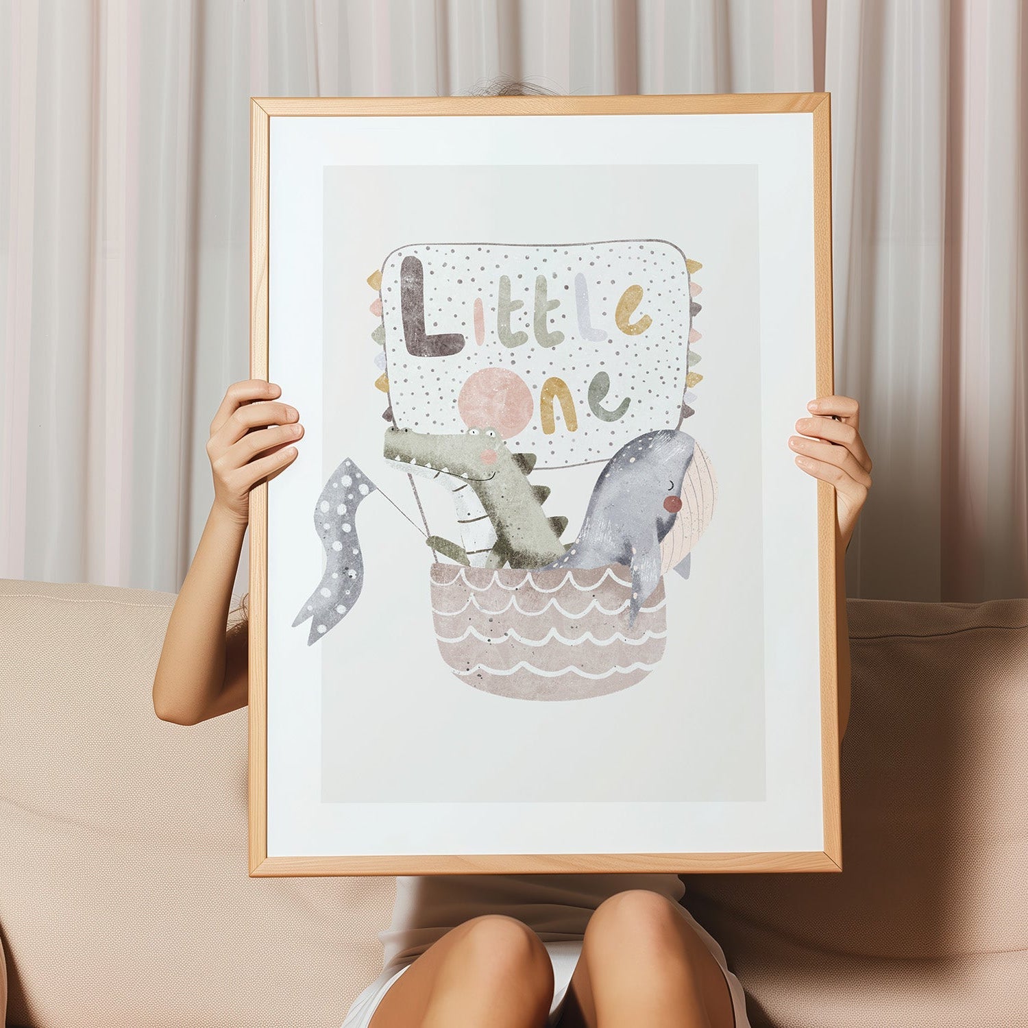 Kinderzimmerbild Tiere in einem Heißluftballon mit dem Text Little One - Poster für das Kinderzimmer