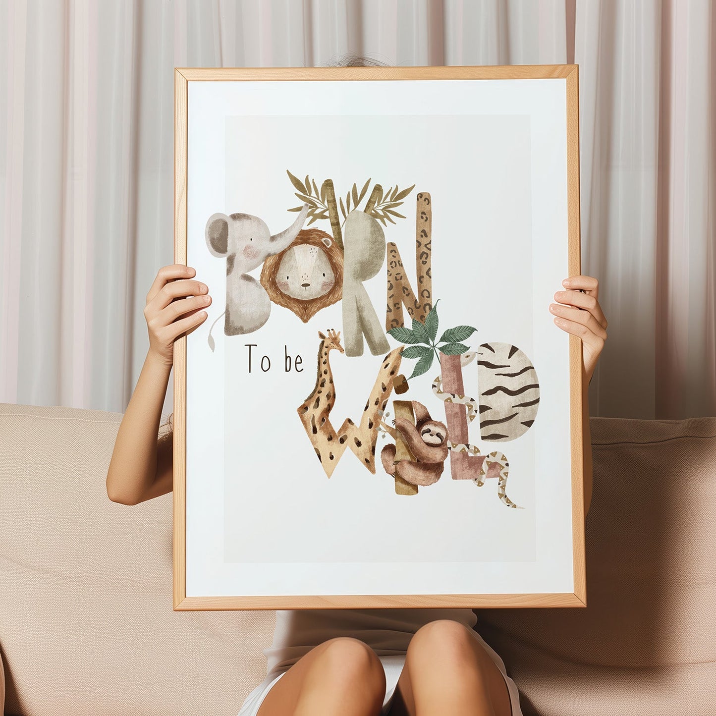 kinderzimmerbild mit tieren die den Text Born to be wild ergibt poster für das Kinderzimmer